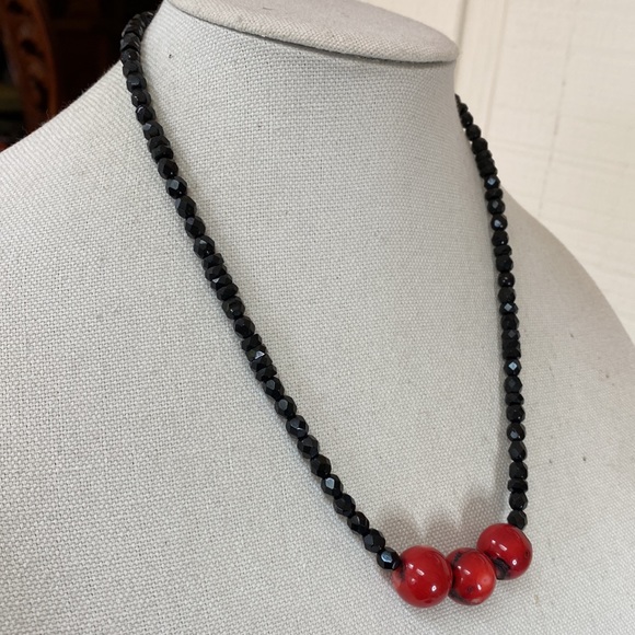 Sparkly black glass bead necklace 925 silver clasp - Picture 4 of 9